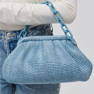 URBAN EXPRESSIONS Solana Clutch in sky blue